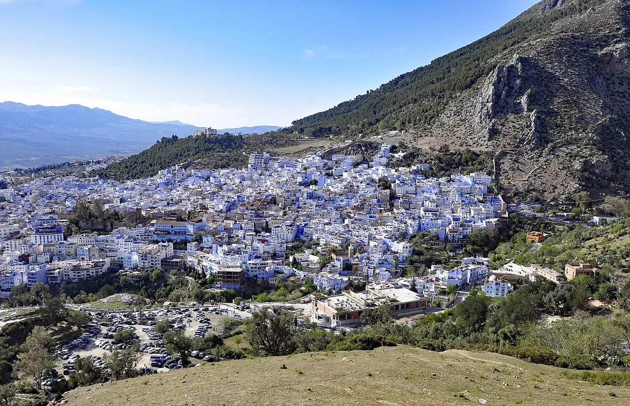 Vue sur la ville de Chefchaouen et les montagnes du Rif